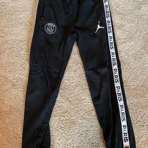Boys black Jordan joggers size L